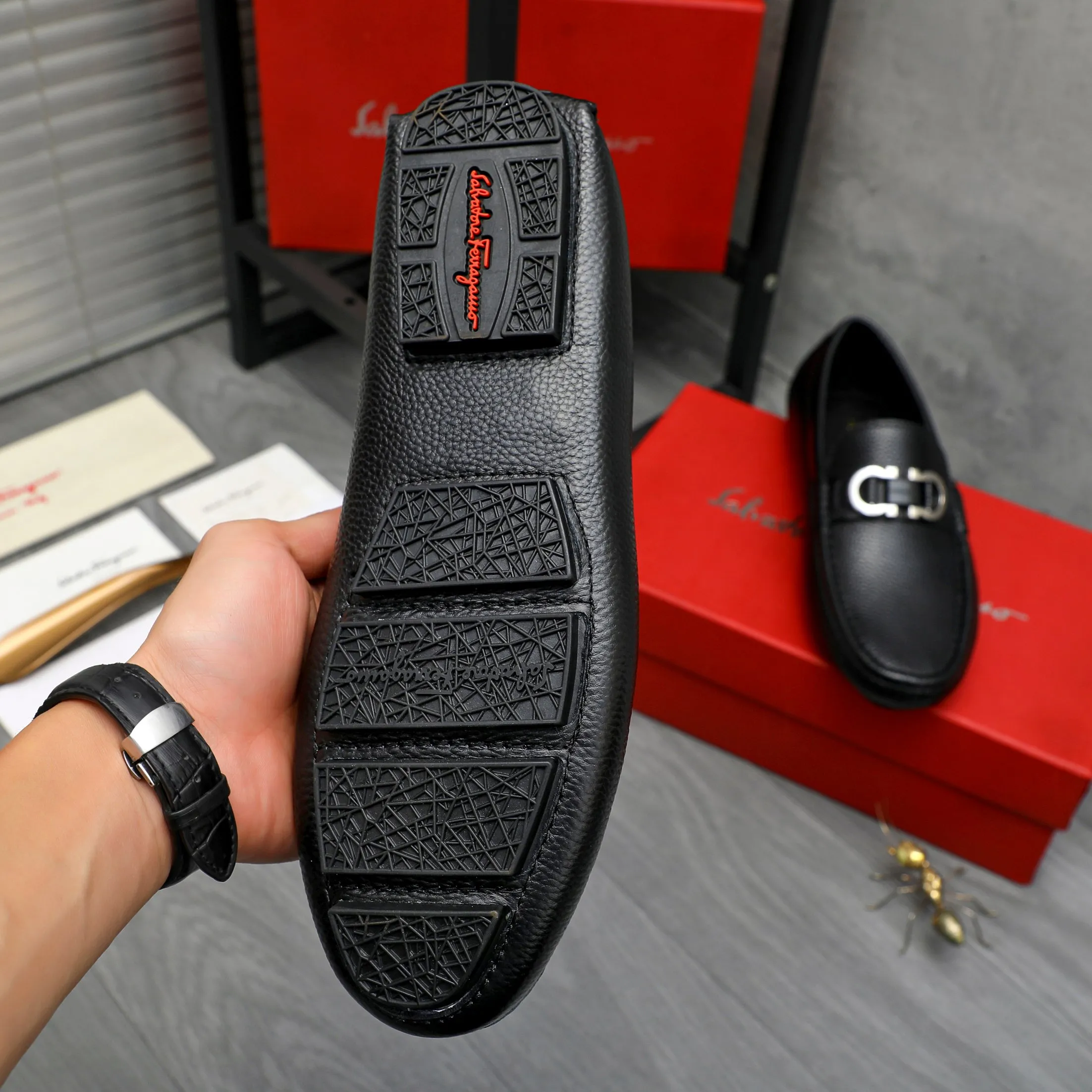 Men's shoes 💰p420 Product trademark: Ferragamo " Ferragamo ] Casual slip-on men's shoes Regular size: 38-44 Product materials: Selected pebbled cowhide upper, sheepskin lining, original rubber outsole